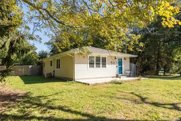 109 Dogwood RD, Mastic Beach, NY 11951