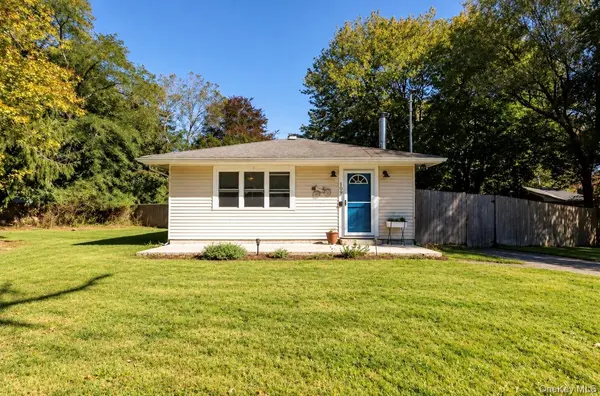 109 Dogwood RD, Mastic Beach, NY 11951