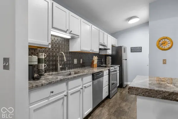 233 Legends Creek PL #APT 208, Indianapolis, IN 46229
