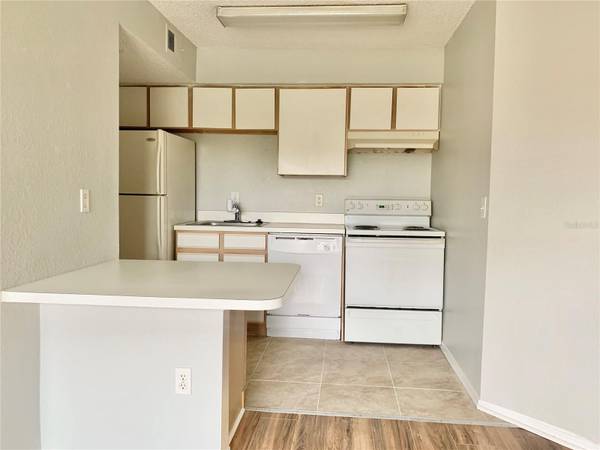 2201 KEY WEST CT #327, Kissimmee, FL 34741