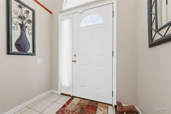202 Kunze DR, St Charles, MO 63303