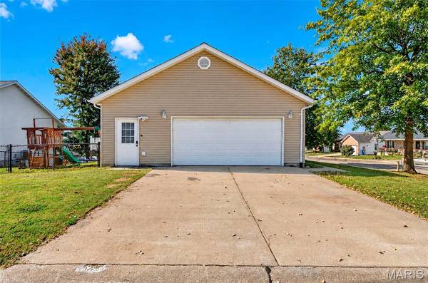 106 Rottmann DR, Marthasville, MO 63357