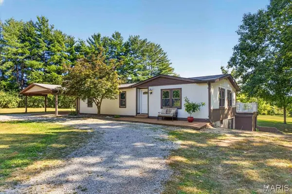 1358 Mule RD, Columbia, IL 62236