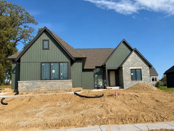4772 WOODLAND DR, Bettendorf, IA 52722