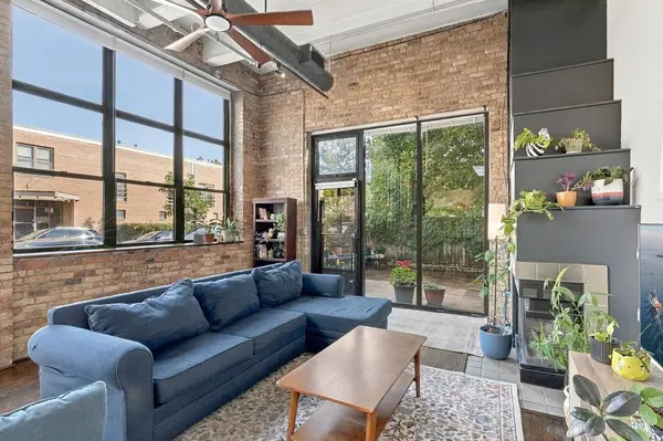 1111 W Cornelia AVE #102, Chicago, IL 60657