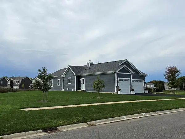 560 N Oak ST, Hinckley, IL 60520