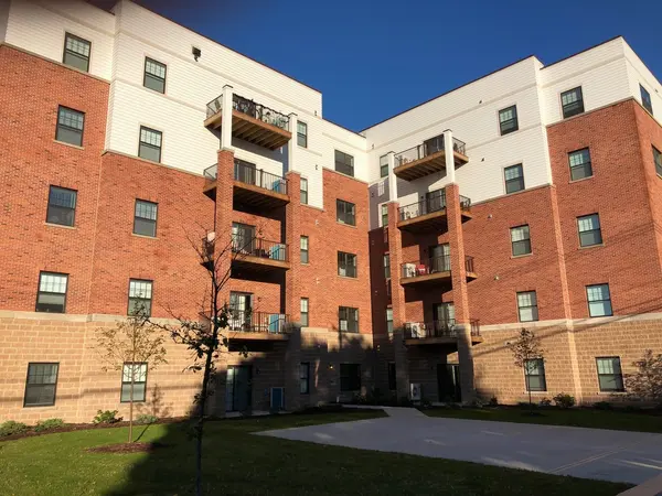 301 N Madison ST #5E, Woodstock, IL 60098