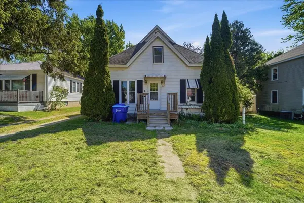707 N Frederick, Oelwein, IA 50662