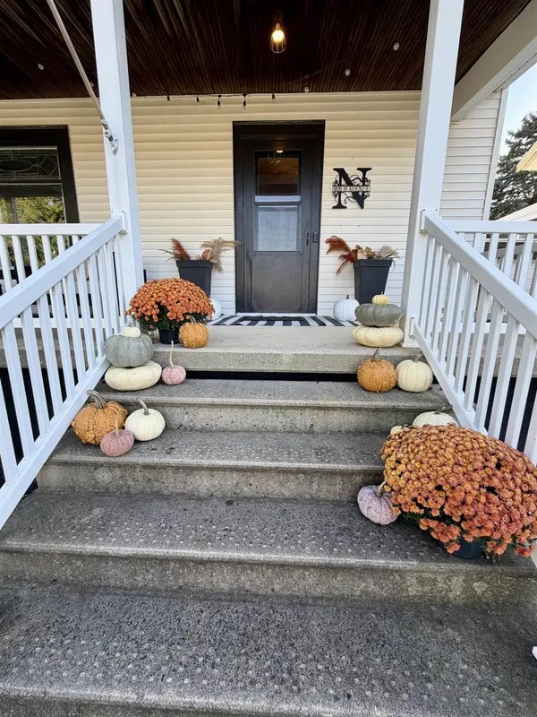 906 H AVE, Grundy Center, IA 50638