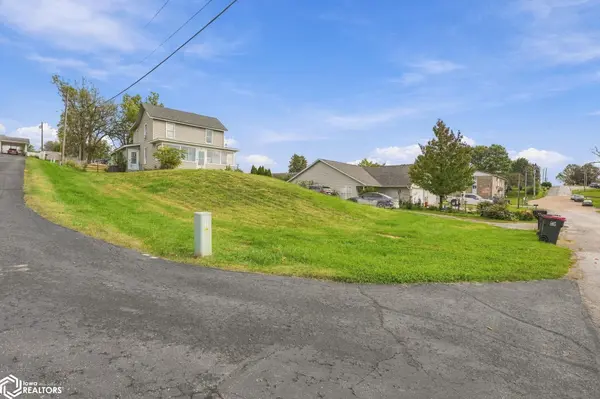 318 W State ST, Oxford, IA 52322