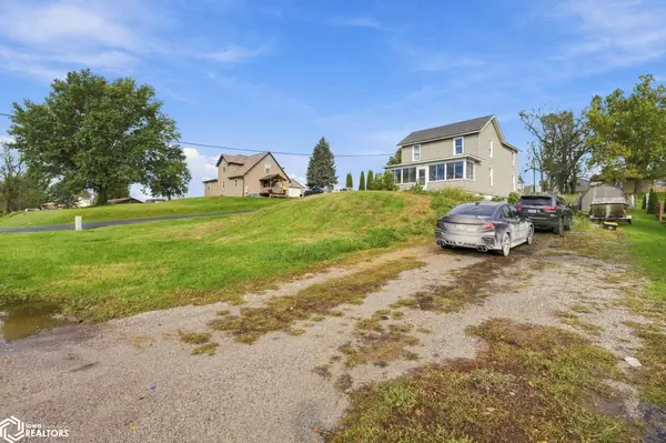 318 W State ST, Oxford, IA 52322