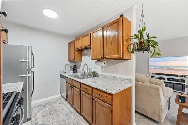 1646 City View DR #19, Eagan, MN 55121