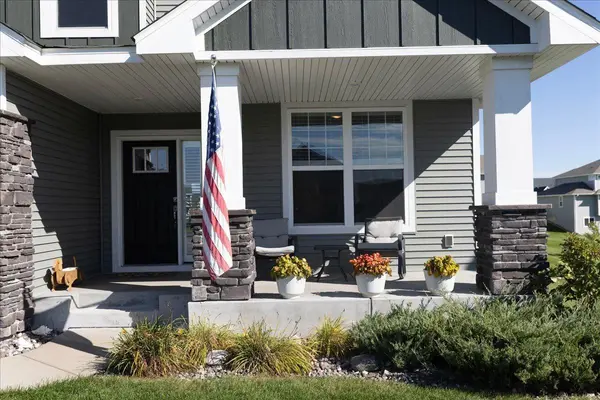 2105 Itasca CIR, Lino Lakes, MN 55038