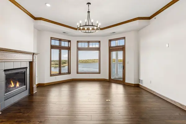 1776 Stieger Lake LN #409, Victoria, MN 55386