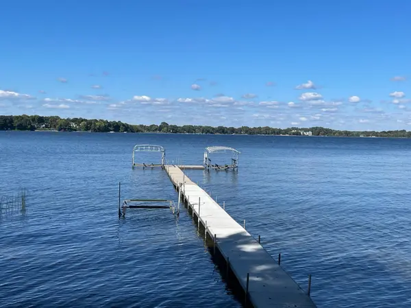 44 Peninsula RD, Dellwood, MN 55110