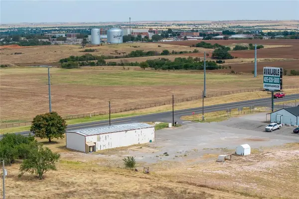23999 E 1013 RD, Weatherford, OK 73096