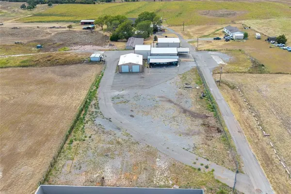 23986 E 1013 RD, Weatherford, OK 73096