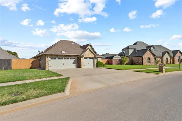1304 Crimson DR, Weatherford, OK 73096