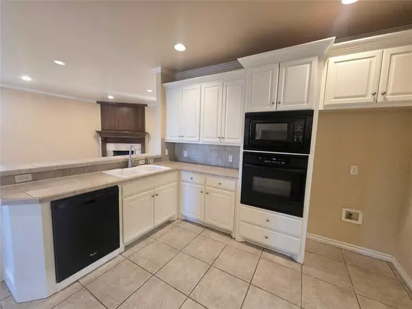 17205 Cedar DR, Edmond, OK 73012