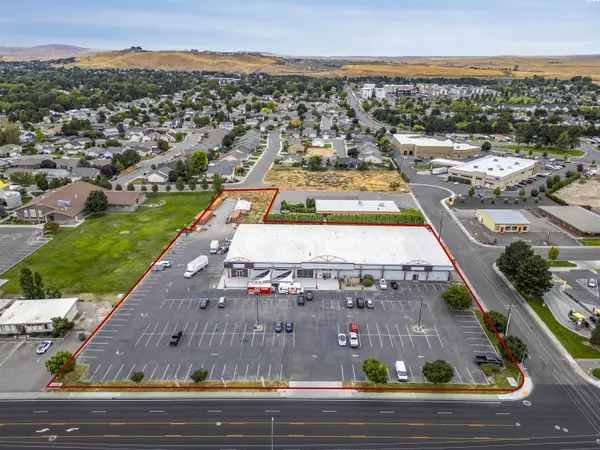 7425 W Clearwater Ave, Kennewick, WA 99336