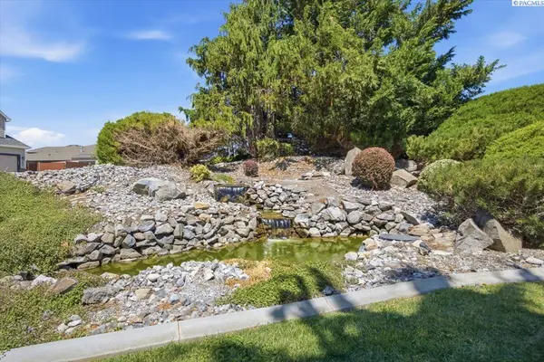2986 Bruce Lee Ln, Richland, WA 99352