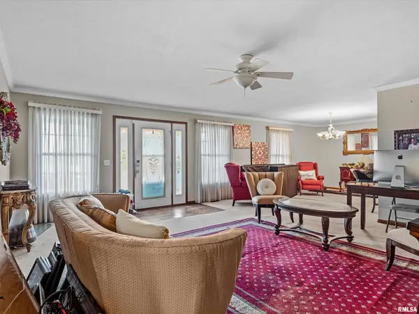 830 OAKBROOK AVE, Chatham, IL 62629