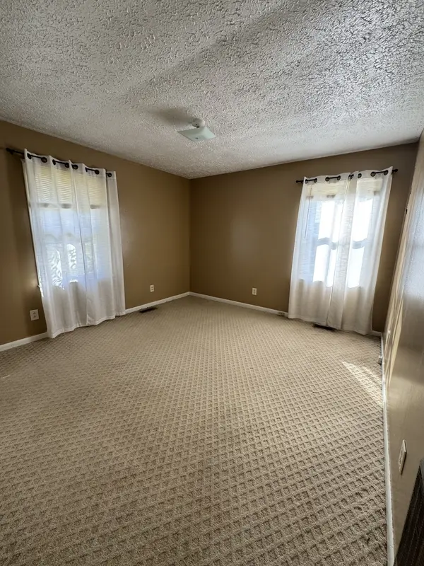 101 W Ruth Dr, Elkton, KY 42220