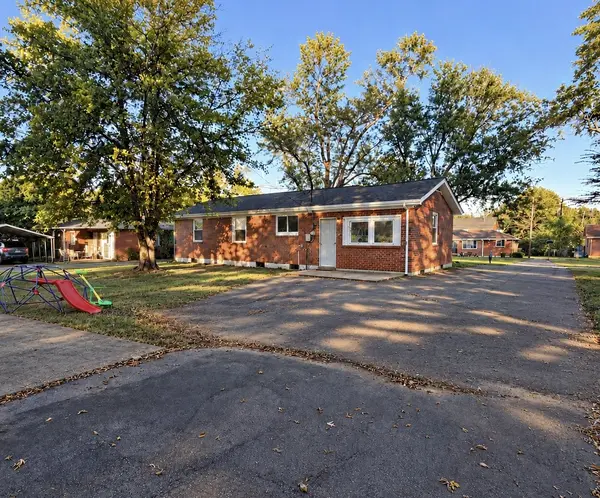 808 Glendale Dr, Clarksville, TN 37043