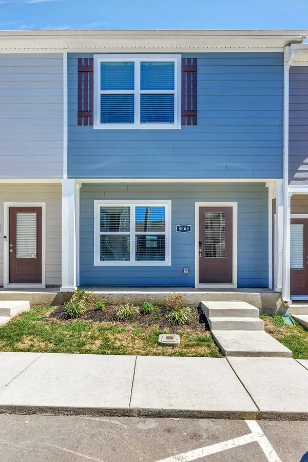8066 Logan Dr, La Vergne, TN 37086