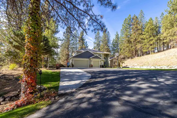 4022 W Shawnee Ln, Spokane, WA 99208-9457