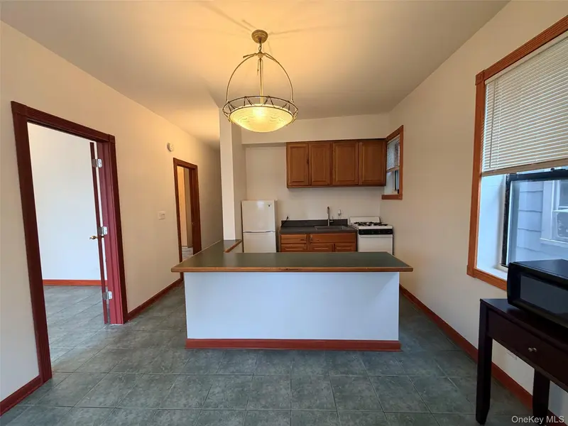 90 Main ST ##2B, Mineola, NY 11501