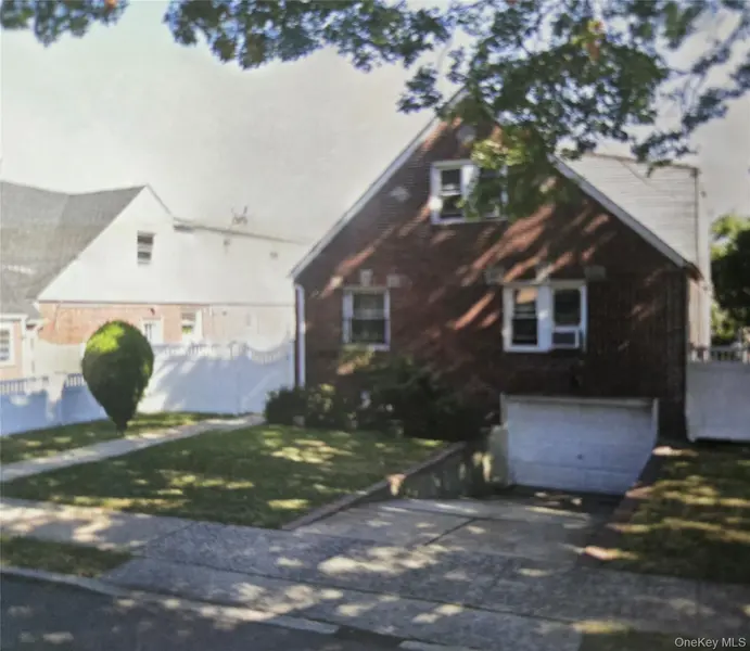 14719 84th RD, Briarwood, NY 11435