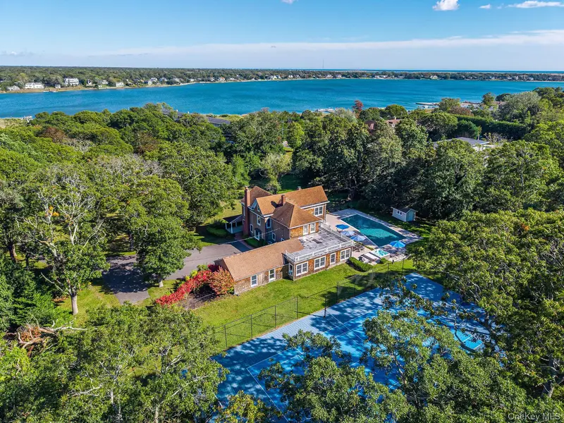 58 W Tiana RD, Hampton Bays, NY 11946