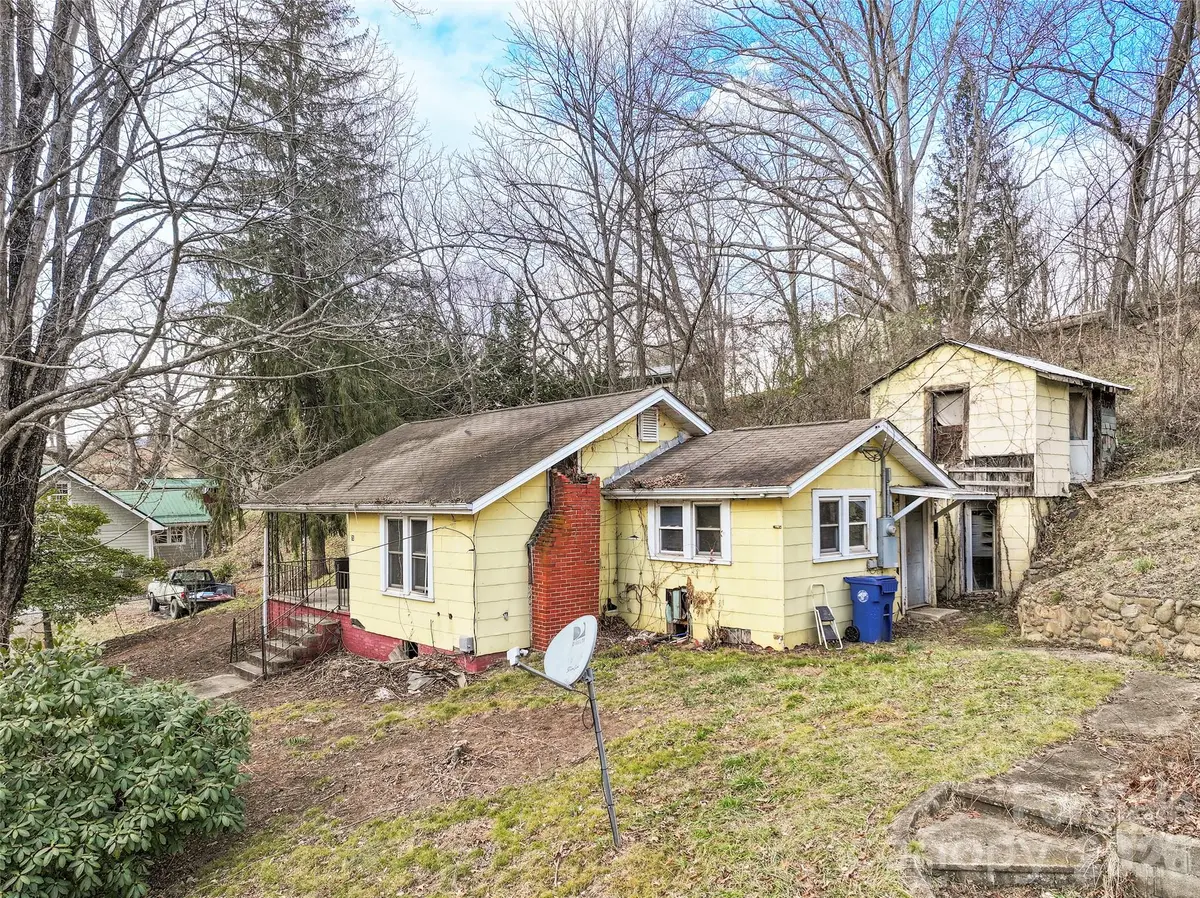 75 Travis ST, Clyde, NC 28721