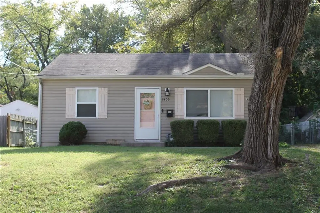 2409 NE Pursell RD, Gladstone, MO 64118