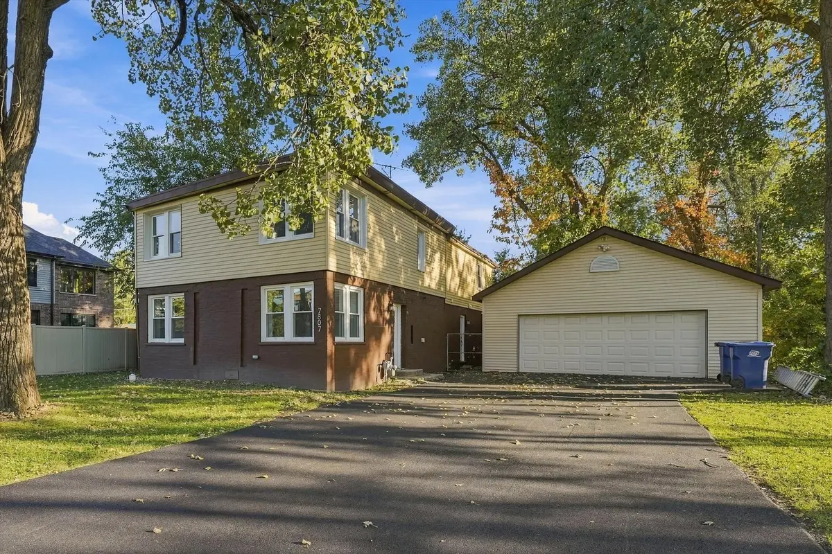 7807 W 92nd ST, Hickory Hills, IL 60457