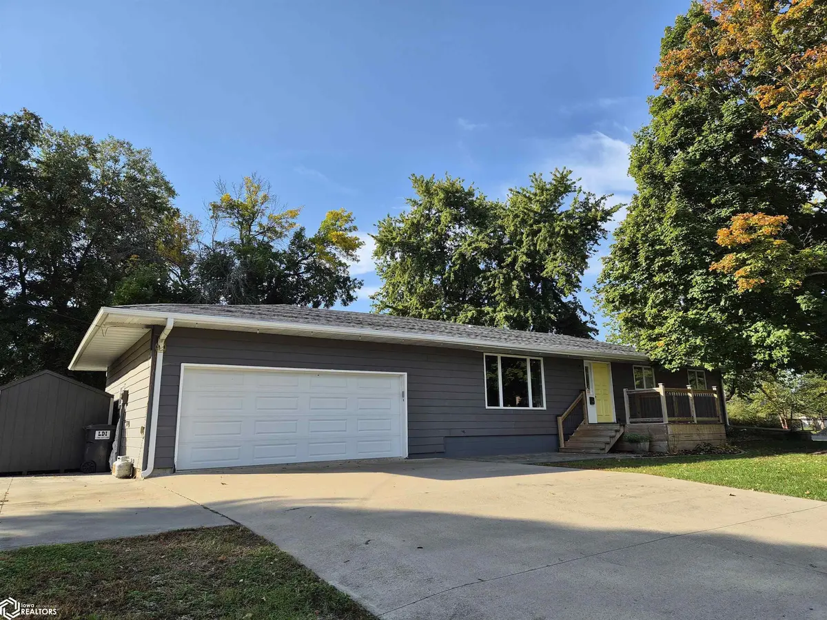 504 E Walnut ST, New Sharon, IA 50207