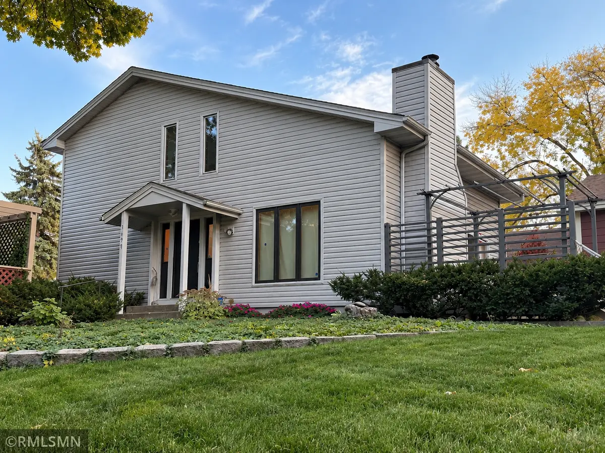 3493 Pilgrim LN N, Plymouth, MN 55441