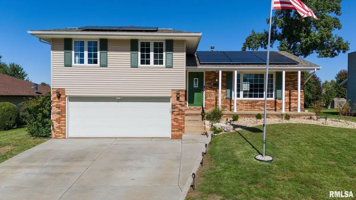 2105 MARIGOLD DR, Pekin, IL 61554
