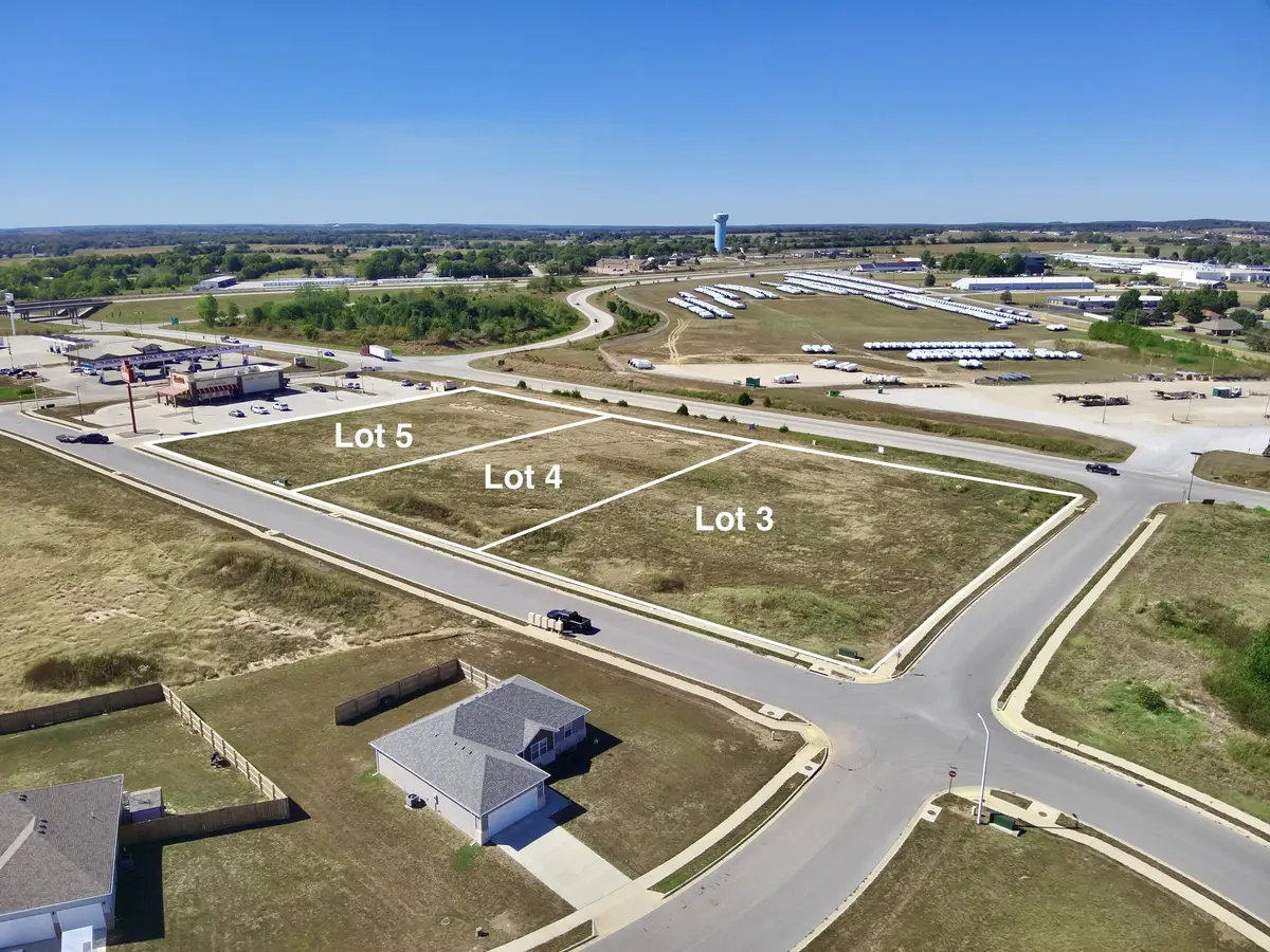 004 S Durango DR, Bolivar, MO 65613