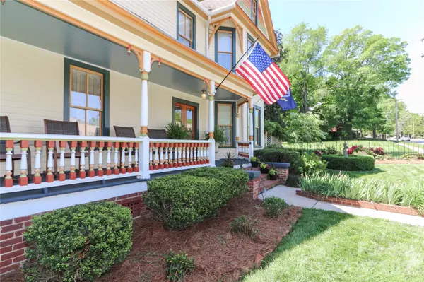 235 Walnut ST, Statesville, NC 28677