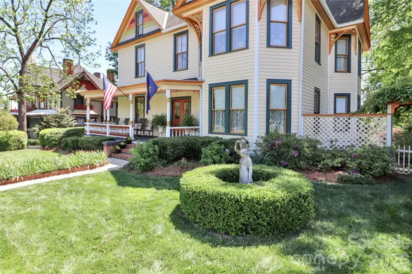 235 Walnut ST, Statesville, NC 28677