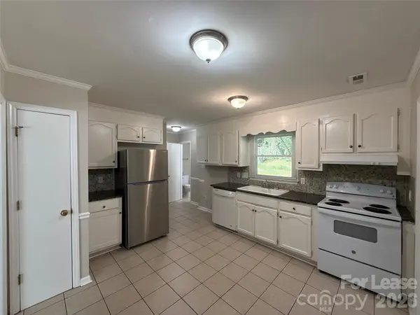 7409 Lockmont DR, Charlotte, NC 28212