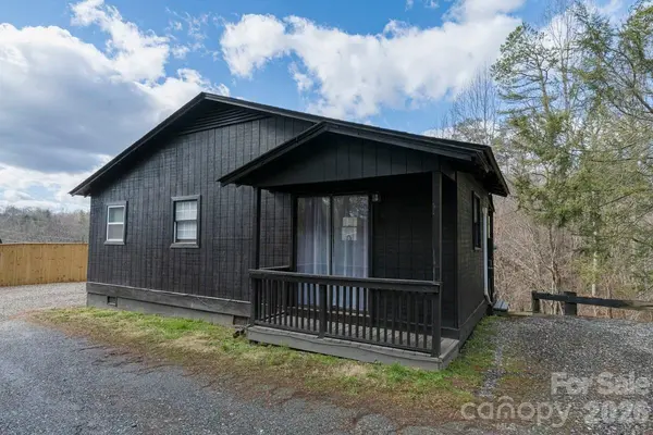 28 Collins Mountain DR, Asheville, NC 28804