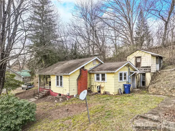 75 Travis ST, Clyde, NC 28721