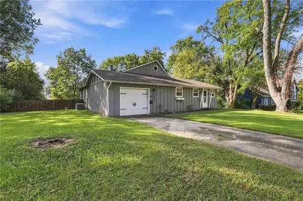 1009 E 134th ST, Grandview, MO 64030