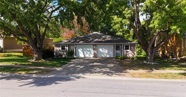 1307 N Ridge Pkwy, Olathe, KS 66061