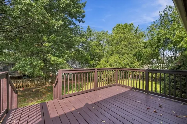 1307 N Ridge Pkwy, Olathe, KS 66061
