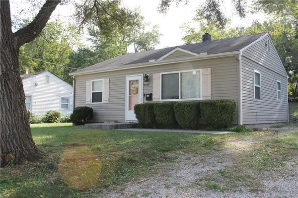 2409 NE Pursell RD, Gladstone, MO 64118
