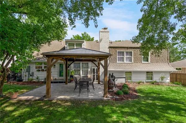 9930 Linden ST, Overland Park, KS 66207